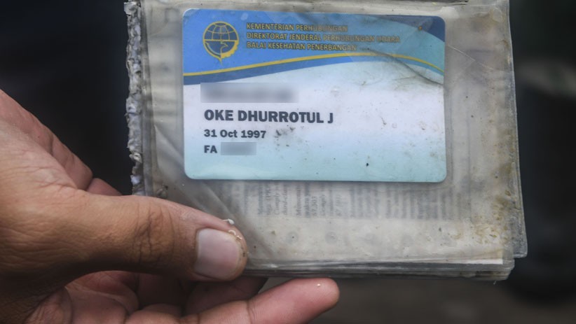 Kartu Identitas dan Barang Diduga Milik Penumpang Sriwijaya Air Ditemukan - Bagian 3
