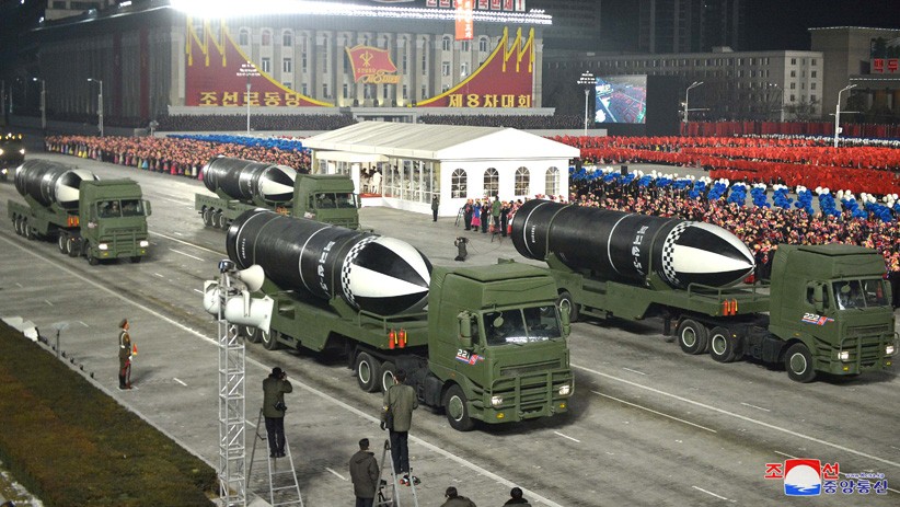 Korea Utara Pamer Rudal Balistik Kapal Selam Baru saat Parade Militer Besar-besaran - Bagian 2