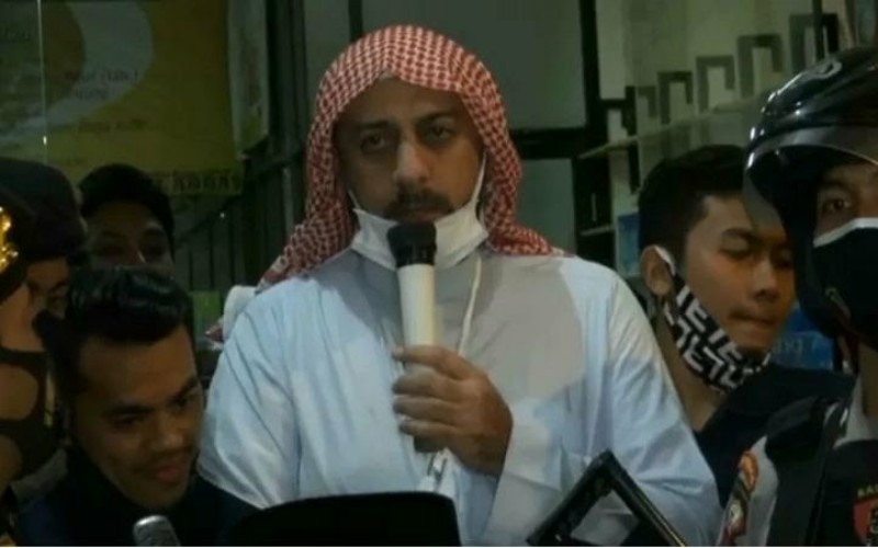 Syekh Ali Jaber, Manusia yang Membalas Penusuknya dengan Doa dan Minta Maaf 