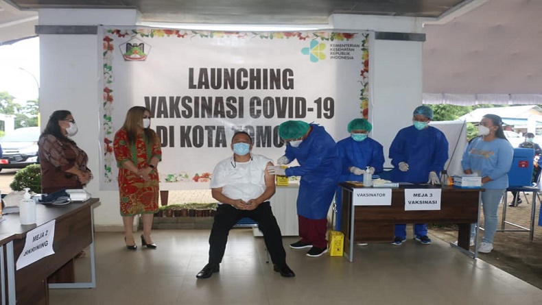 Wali Kota Tomohon Jadi Kepala Daerah Pertama di Sulut yang Divaksin Covid-19