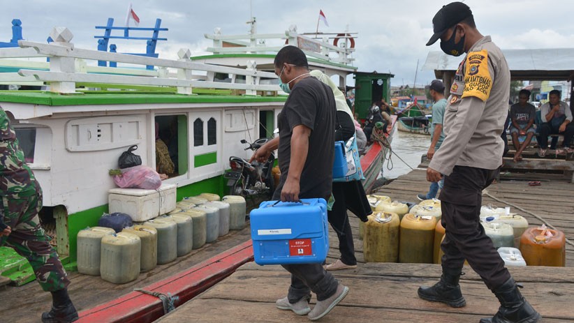 Distribusi Vaksin Covid-19 ke Wilayah Terluar Aceh Dikawal Ketat TNI - Polri - Bagian 2