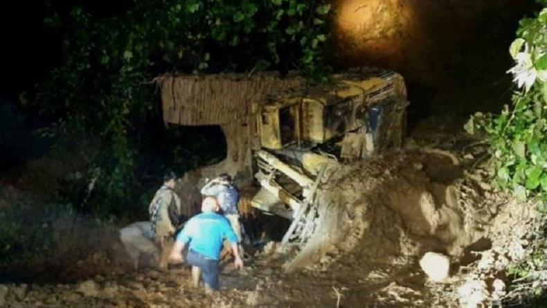 Ekskavator Terseret Longsor hingga Masuk ke Jurang  di Tapin Kalsel, Operator Tewas