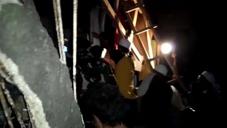 Ponpes Al-Madaroh Cipanas Cianjur Roboh Diduga Akibat Bangunan Sudah Tua