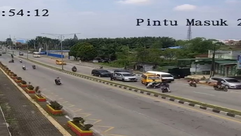 title CCTV Ungkap Korban Tewas di Depan Polda Sumut Sempat Cekcok dengan Pengendara Lain CCTV Ungkap Korban Tewas di Depan Polda Sumut Sempat Cekcok dengan Pengendara Lain