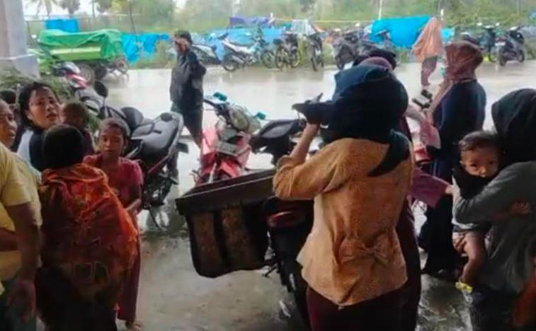 Tenda Pengungsian Korban Gempa Majene Diterjang Hujan Badai, Warga Berhamburan