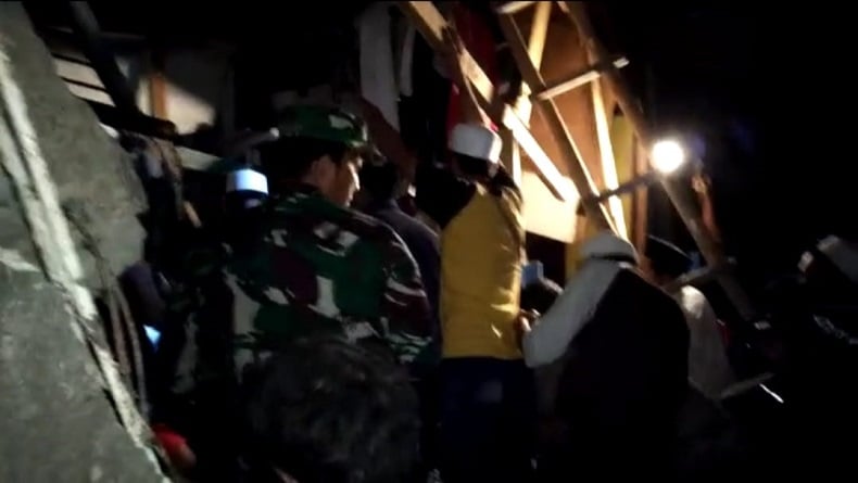 Total 11 Orang Luka Akibat Robohnya Bangunan Ponpes Al-Madaroh Cipanas Cianjur