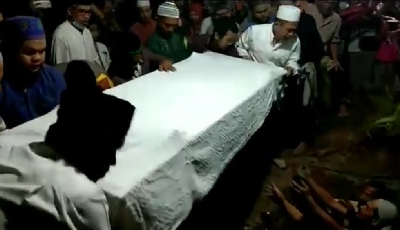 Tiba di Mempawah, Jenazah Penumpang Sriwijaya Air Agus Minarni Dimakamkan