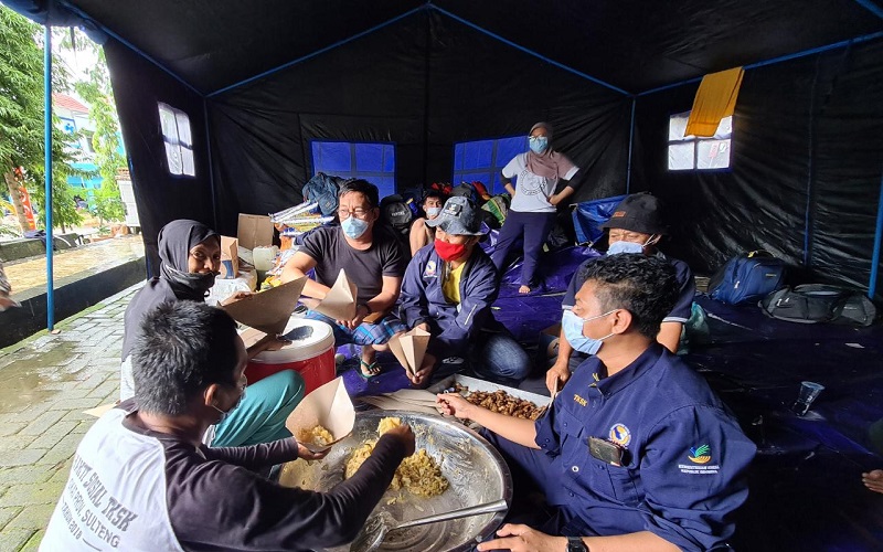 title Kemensos Dirikan 6 Dapur Umum untuk Korban Gempa di Sulbar Kemensos Dirikan 6 Dapur Umum untuk Korban Gempa di Sulbar