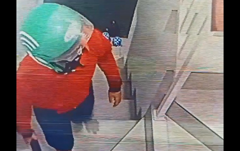 CCTV Rekam Diduga Pembunuh Perempuan Subang di Homestay Bali : Pakai Helm Ojol dan Jaket Merah
