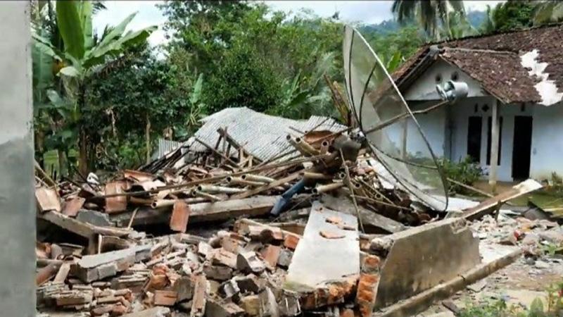 title 2 Rumah Roboh Akibat Tanah Bergerak di Purworejo, 14 KK Mengungsi 2 Rumah Roboh Akibat Tanah Bergerak di Purworejo, 14 KK Mengungsi