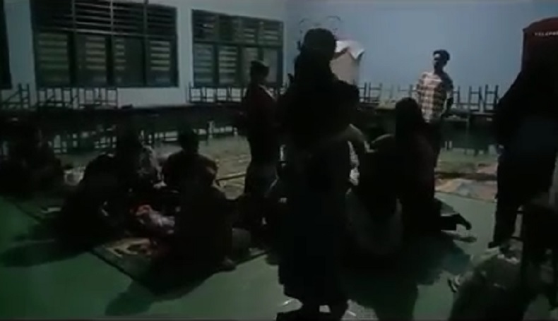 Trauma Gempa Susulan, Puluhan Warga Majene Mengungsi ke Polewali Mandar