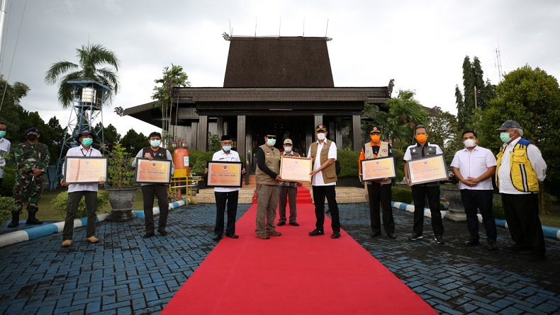 title Banjir Kalsel, BNPB Serahkan Bantuan DSP Rp3,5 M untuk Pemprov dan Pemkab  Banjir Kalsel, BNPB Serahkan Bantuan DSP Rp3,5 M untuk Pemprov dan Pemkab