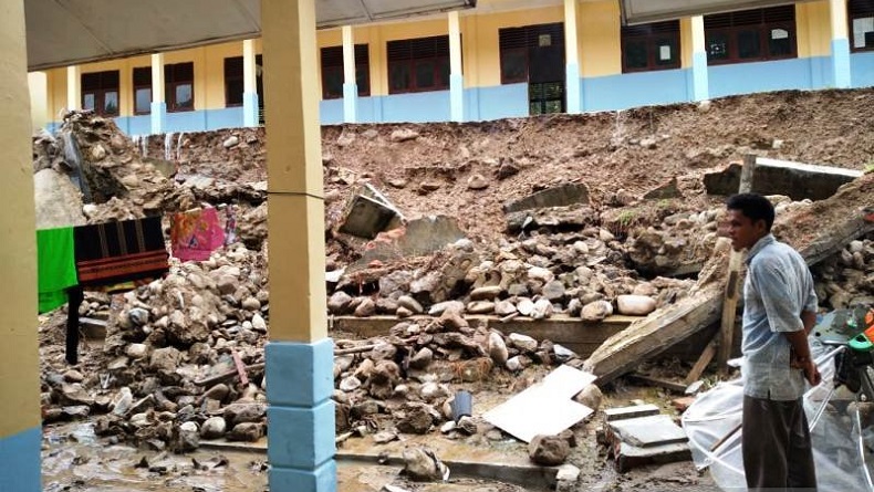 Curah Hujan Tinggi, Bangunan SD di Gayo Lues Diterjang Tanah Longsor