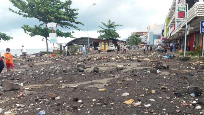 Kawasan Mega Mas Manado Porak-poranda usai Diterjang Gelombang Setinggi 4 Meter