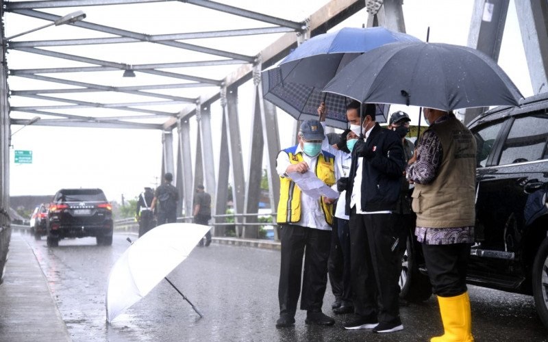 Presiden Jokowi Instruksikan Kebutuhan Pengungsi Banjir Longsor NTT dan NTB Terpenuhi