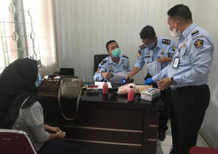 Wanita Ini Nekat Selundupkan Sabu dalam Bungkus Popcorn di Lapas Semarang