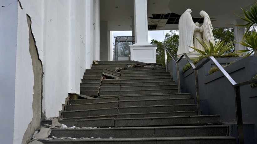 Gereja Katolik Santa Maria Mamuju Rusak Berat akibat Gempa Bumi - Bagian 2