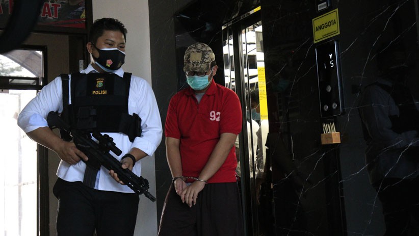 Tersangka Hubungan Sesama Jenis, Eks Pasien Wisma Atlet Terancam 6 Tahun Penjara - Bagian 2