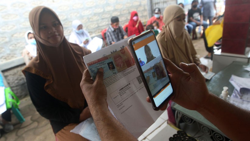 Warga Jatiasih Dapat Bantuan Sosial Tunai - Bagian 3