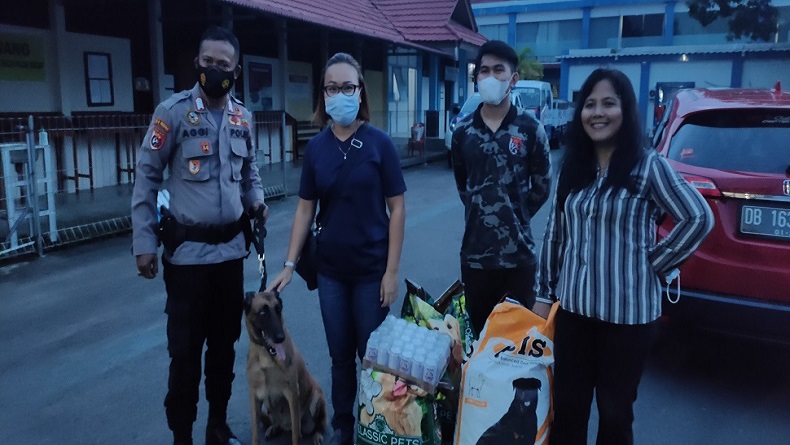 Anjing Penemu Mayat Korban Tanah Longsor Dapat Apresiasi dari Komunitas di Manado  