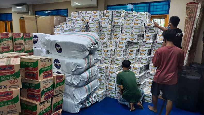 Peduli Bencana, Anggota DPR Ahmad Sahroni Salurkan Bantuan untuk Korban Banjir Kalsel