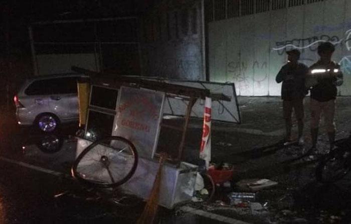 Penjual Nasi Goreng di Bantul Tertabrak Motor, Gerobak Dagangannya Hancur
