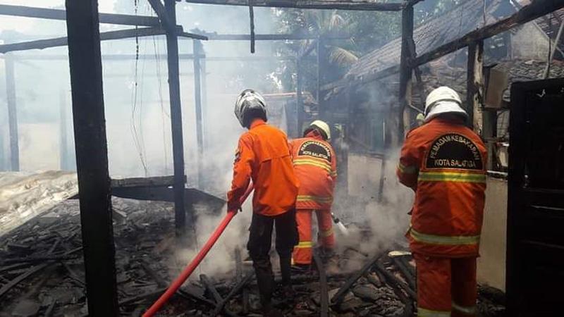 Diduga Korsleting, Rumah Warga Pabelan Semarang Ludes Terbakar