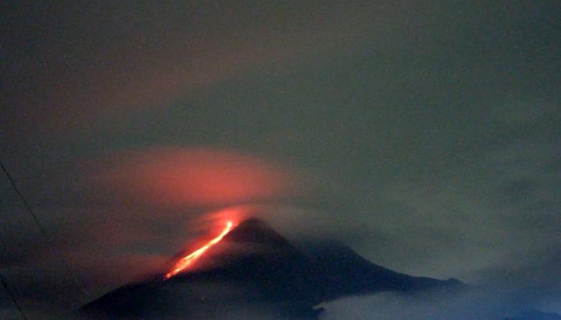 Selasa Dini Hari, Merapi Luncurkan Awan Panas Sejauh 1,8 Km Selama 209 Detik