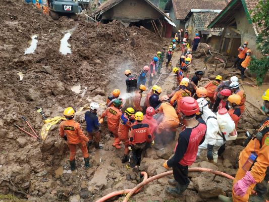Akibat Longsor Cimanggung Sumedang, Puluhan Warga Masih Mengungsi di Lima Titik 