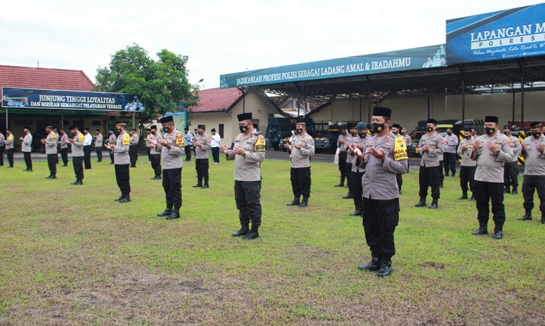 Polresta Mojokerto Gelar Salat Gaib untuk Korban Bencana Kalsel dan Sulbar 