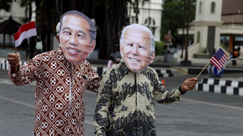 Jelang Pelantikan Presiden AS, Wajah Joe Biden dan Jokowi Muncul di Solo - Bagian 1
