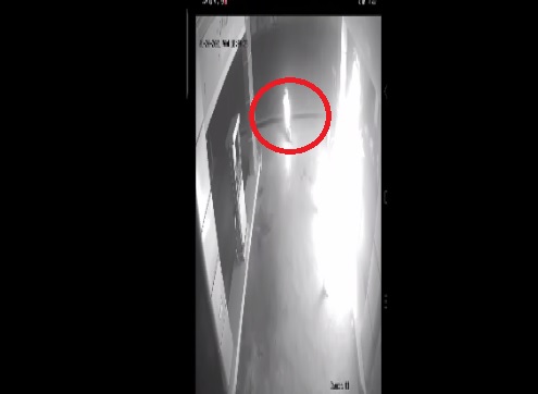 Terekam Kamera CCTV, Pria di Sikka Nekat Bakar SPBU Hingga Ikut Terbakar