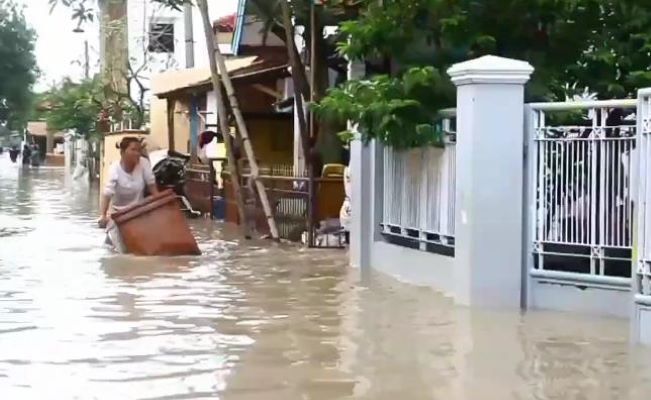 Banjir Berhari-Hari, Stok Makanan Warga Suranenggala Cirebon Menipis
