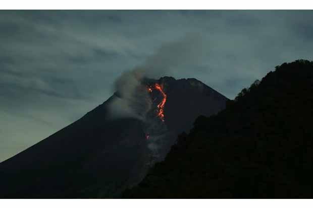 Aktivitas Merapi Masih Tinggi, Terjadi 22 Kali Luncuran Lava Pijar Berjarak 800 Meter