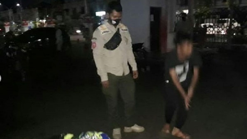 title Minta Sumbangan Korban Gempa di Depan Kantor Satpol PP, 4 Remaja di Gowa Diamankan Minta Sumbangan Korban Gempa di Depan Kantor Satpol PP, 4 Remaja di Gowa Diamankan