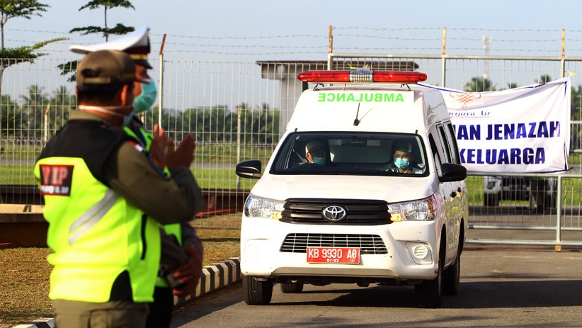 Korban Sriwijaya Air, Jenazah Mantan Ketum HMI dan Anaknya Tiba di Bandara Supadio - Bagian 2