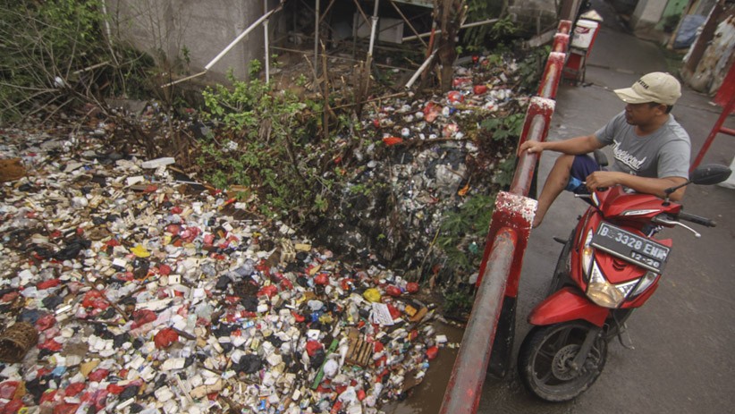 Kali Cijantung Cimanggis Tertutup Sampah Jadi Penyebab Banjir Depok  - Bagian 2