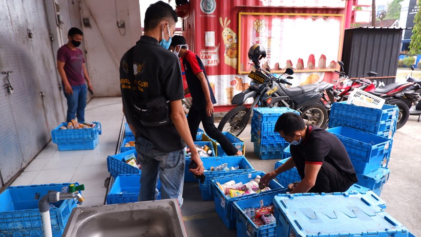 Antisipasi Penjarahan, Toko Ritel di Mamuju Dijaga Polisi Bersenjata - Bagian 3