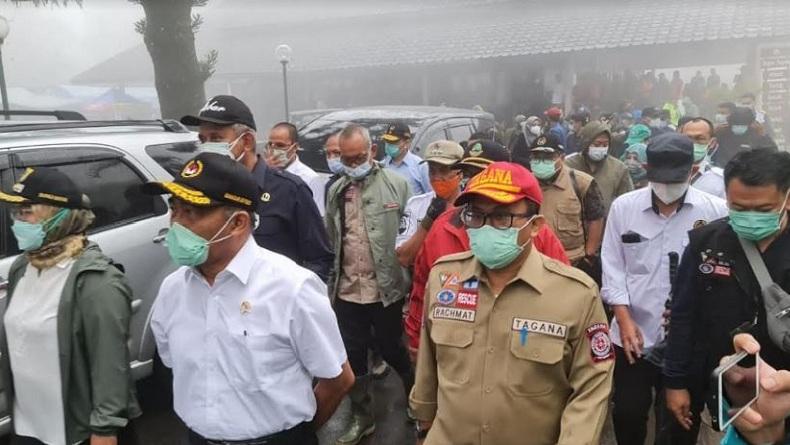 title Menko PMK dan Kemensos Tinjau Lokasi Banjir Bandang di Kawasan Gunung Mas Bogor Menko PMK dan Kemensos Tinjau Lokasi Banjir Bandang di Kawasan Gunung Mas Bogor