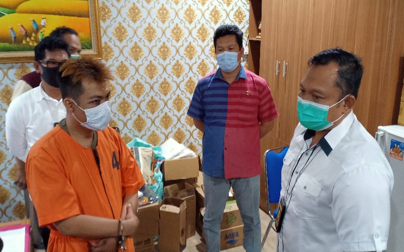 Bermodal Video Porno, Pria Ini Peras Teman via WhatsApp hingga Ratusan Juta