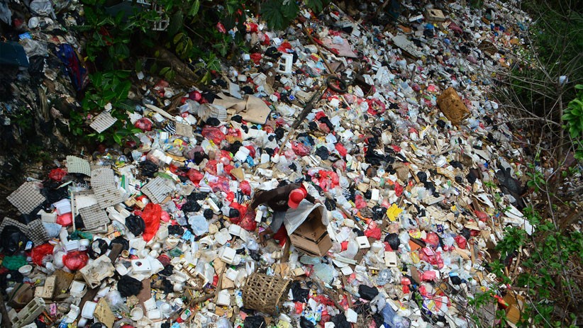Penampakan Lautan Sampah hingga Air Kali di Depok Tidak Terlihat Bikin Resah  - Bagian 2