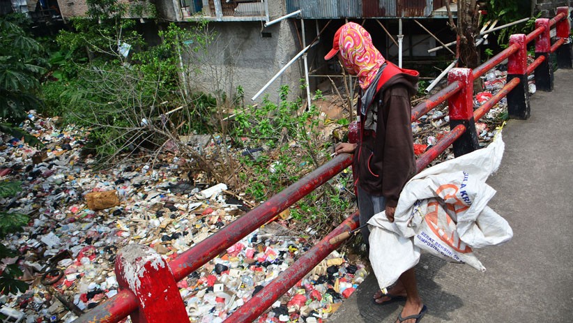 Penampakan Lautan Sampah hingga Air Kali di Depok Tidak Terlihat Bikin Resah  - Bagian 3