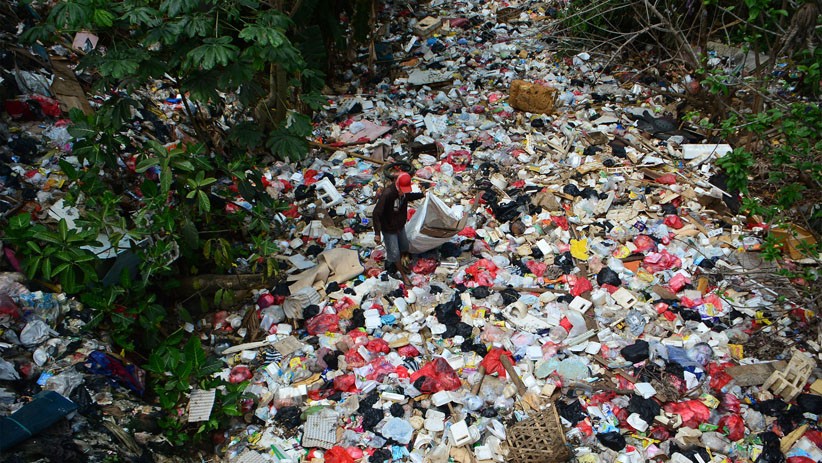 Penampakan Lautan Sampah hingga Air Kali di Depok Tidak Terlihat Bikin Resah  - Bagian 1