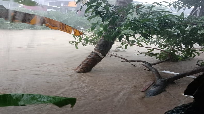 Warga Kota Manado Panik, Air Terus Meninggi 