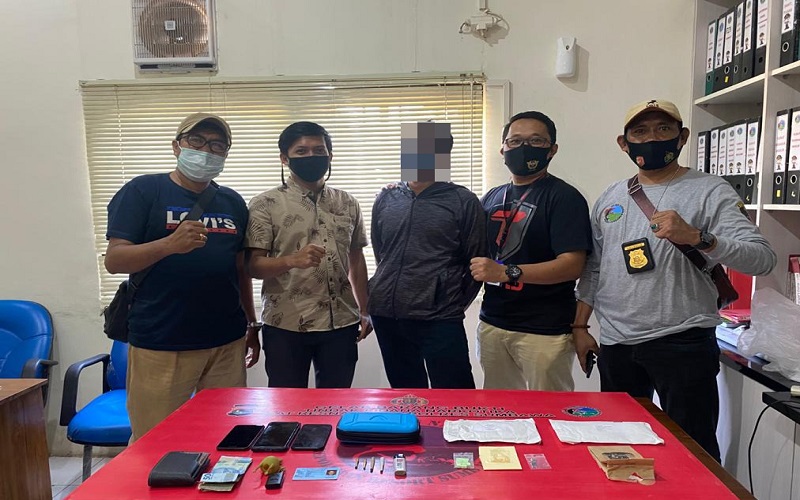 Pengusaha Lobster Keturunan Iran Ditangkap saat Ambil Paket Narkoba dari Belanda