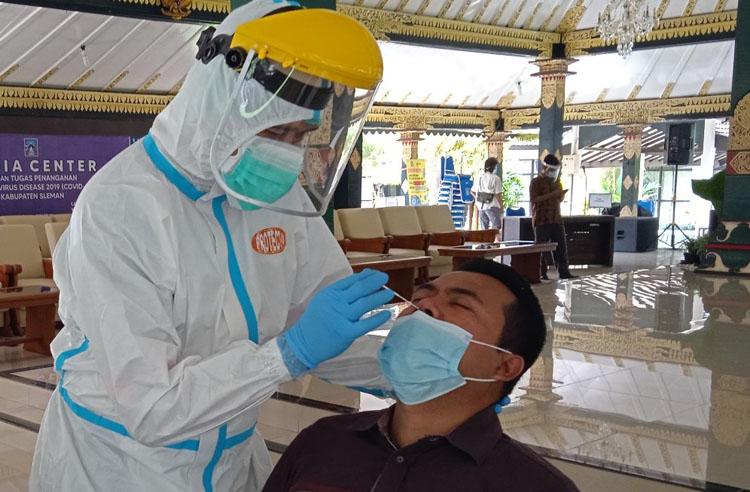 title Kontak Erat dengan Bupati, 150 ASN di Sleman Jalani Rapid Test Antigen Kontak Erat dengan Bupati, 150 ASN di Sleman Jalani Rapid Test Antigen
