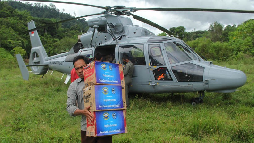 Marinir TNI AL Kerahkan Helikopter Salurkan Bantuan untuk Korban Gempa Majene - Bagian 2