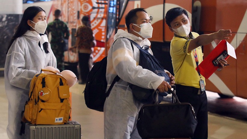 Ratusan TKA China Tiba di Bandara Soekarno Hatta - Bagian 3