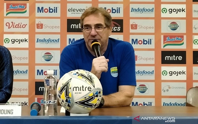 Persib di Puncak Klasemen, Robert Setuju Liga 1 2020 Diakhiri Tanpa Juara