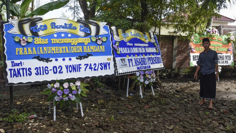 Rumah Prajurit TNI Gugur Ditembak KKB Papua Dipenuhi Karangan Bunga - Bagian 1